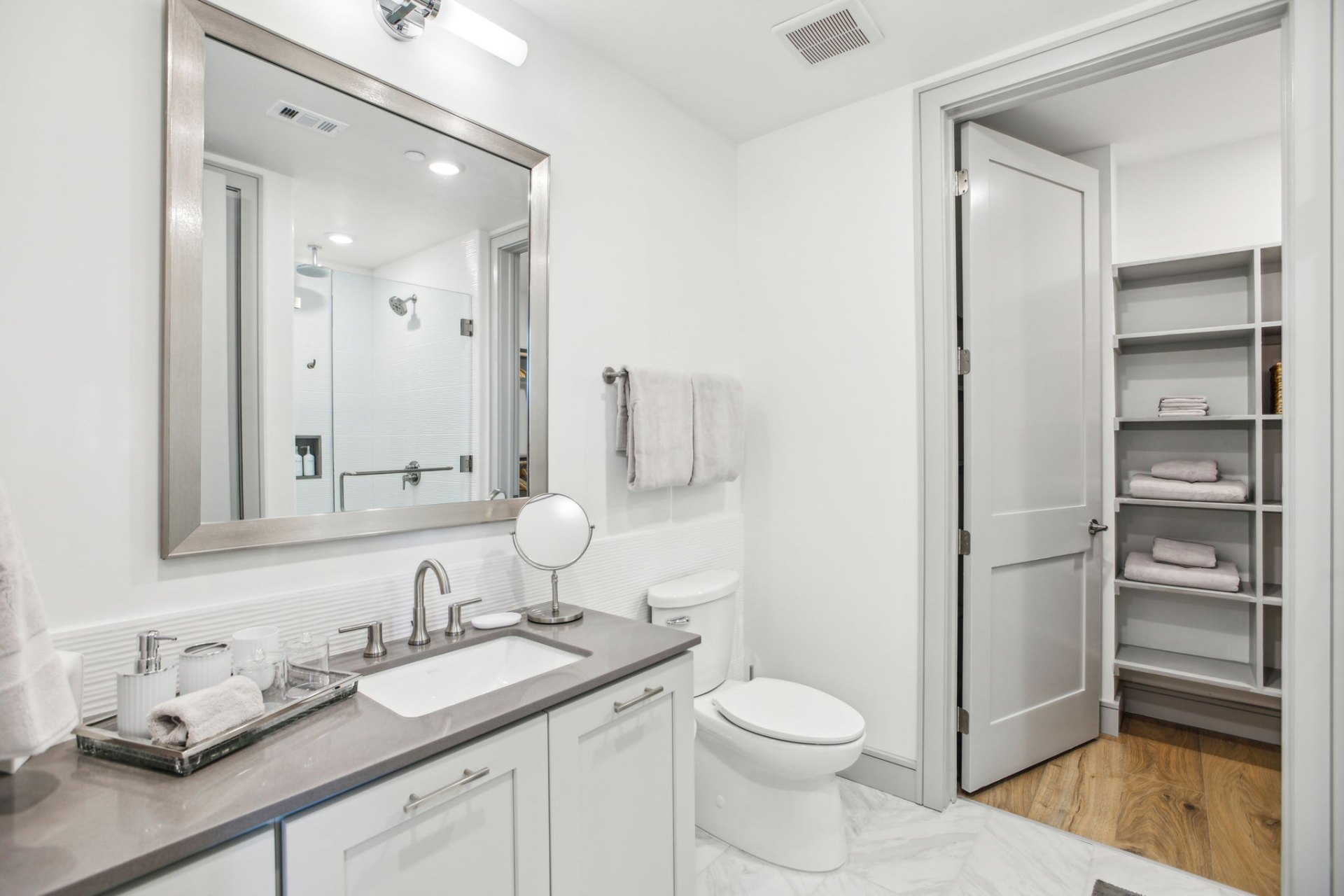 57-web-or-mls-colorado-st-model-2020-r-guest-suite-modern-019